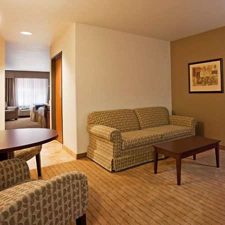 Holiday Inn Express Hotel & Suites Antigo By Ihg Kültér fotó