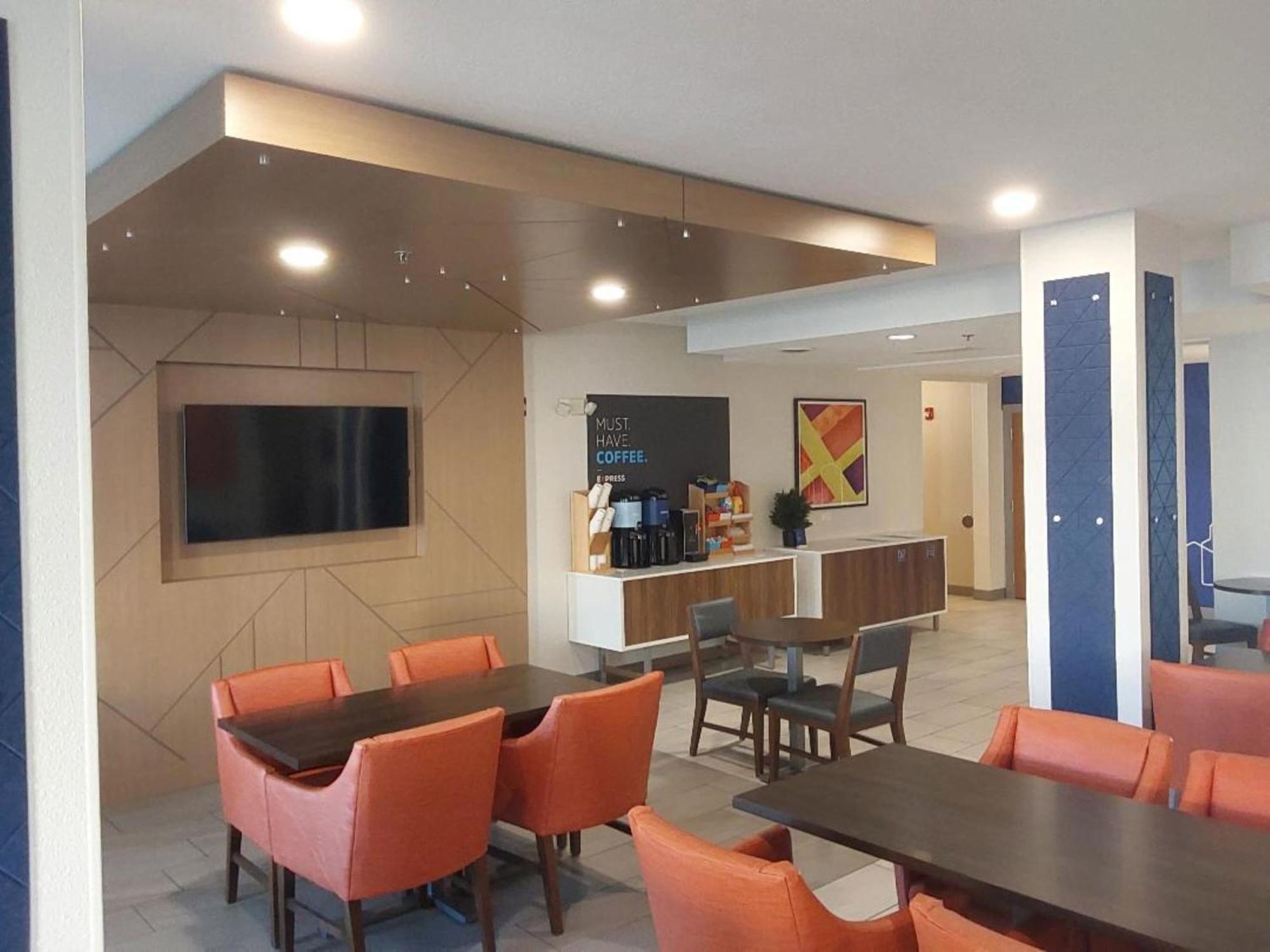 Holiday Inn Express Hotel & Suites Antigo By Ihg Kültér fotó