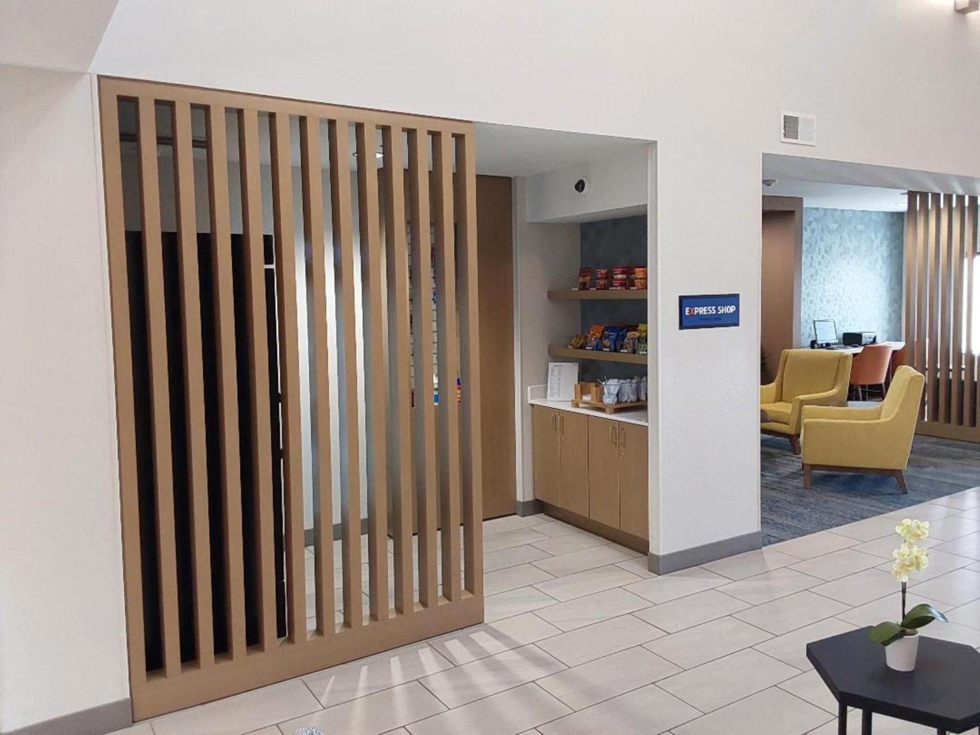 Holiday Inn Express Hotel & Suites Antigo By Ihg Kültér fotó